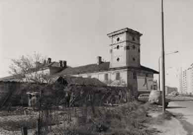 Esterno della Cascina Giajone prima del restauro