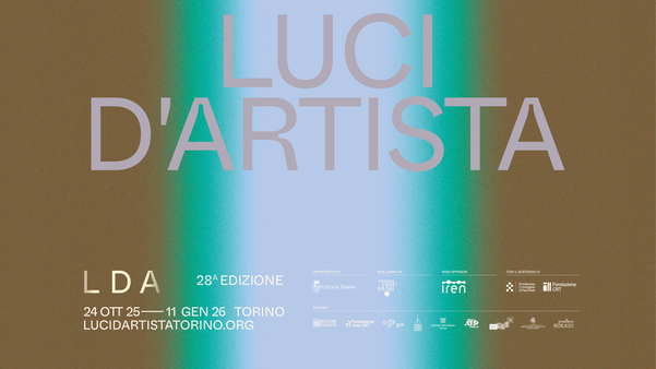 In occasione di Luci d'Artista, la Citta di Torino offre lunedì 24 novembre e martedì 9 dicembre alle ore 17:30 due tour turistici gratuiti a bordo di un autobus panoramico a due piani di City Sightseeing accompagnati da una guida specializzata.